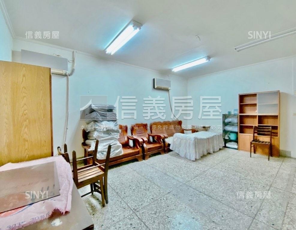 近運動場臨路美透天房屋室內格局與周邊環境