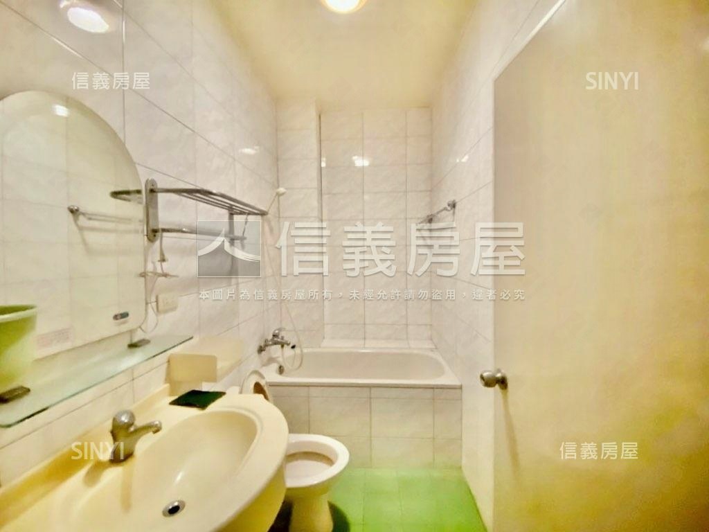 近運動場臨路美透天房屋室內格局與周邊環境