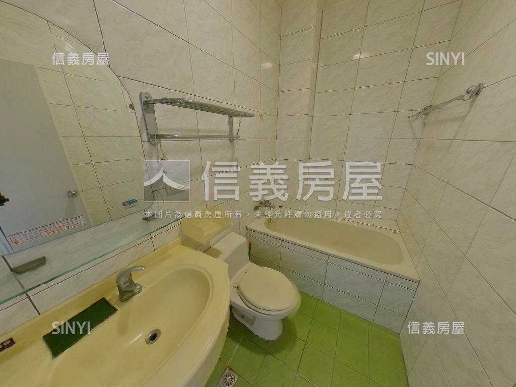 近運動場臨路美透天房屋室內格局與周邊環境
