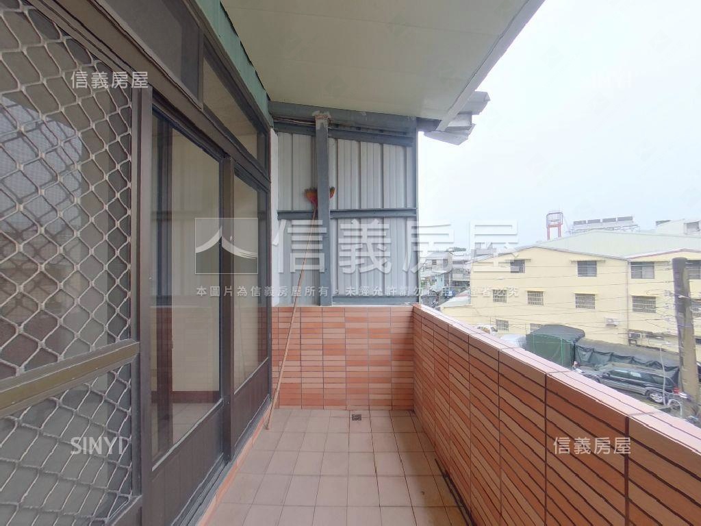 近運動場臨路美透天房屋室內格局與周邊環境