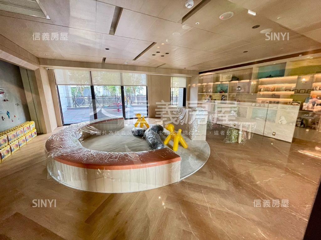 皇翔ＭＲＴ精美大２房車位房屋室內格局與周邊環境