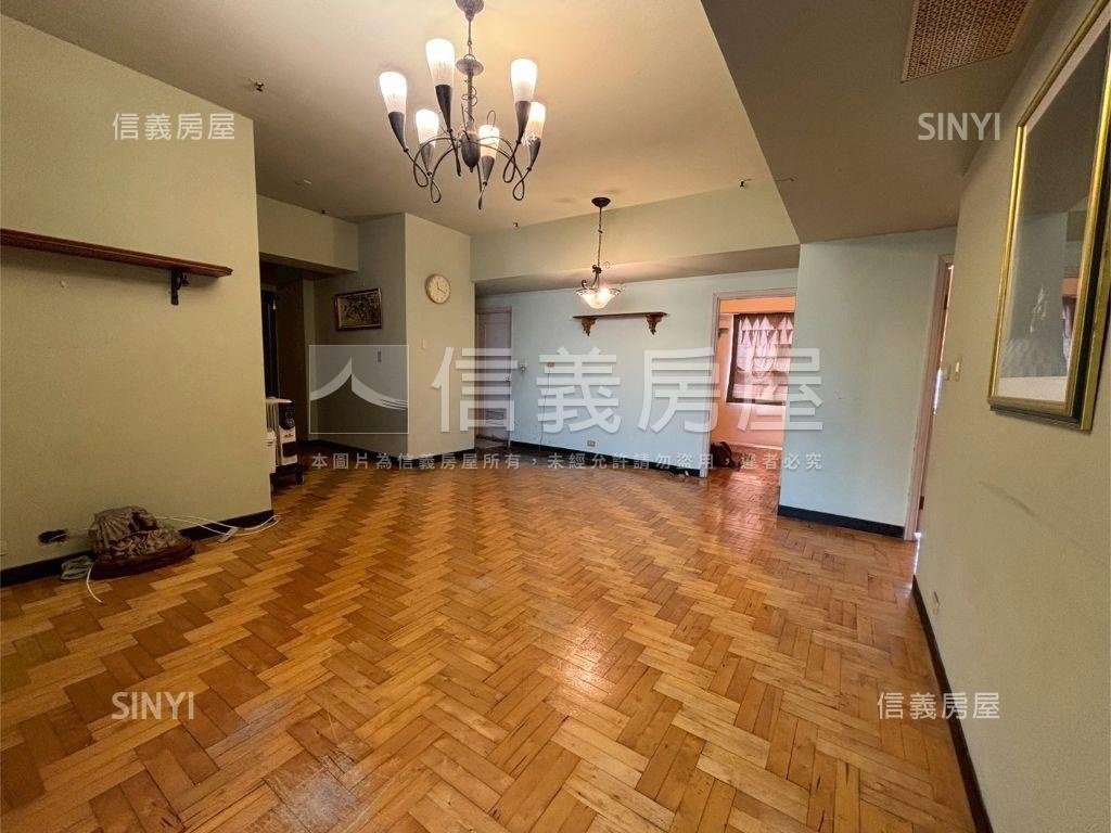 新竹小城三房車位房屋室內格局與周邊環境