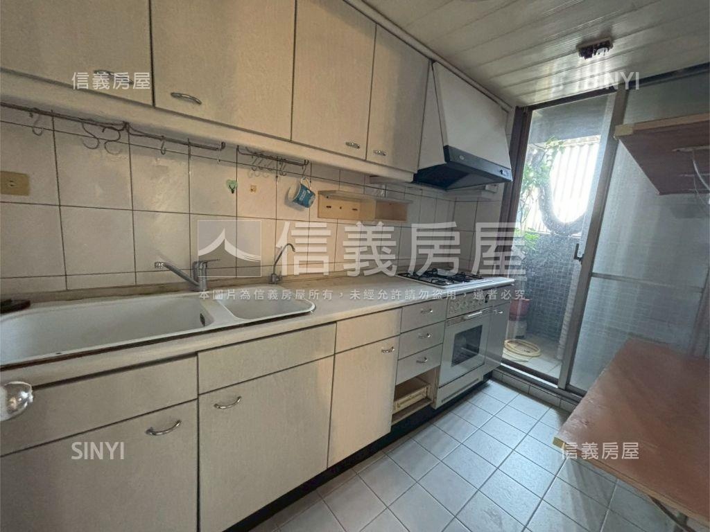 新竹小城三房車位房屋室內格局與周邊環境