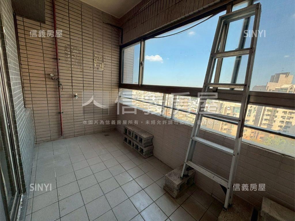 新竹小城三房車位房屋室內格局與周邊環境