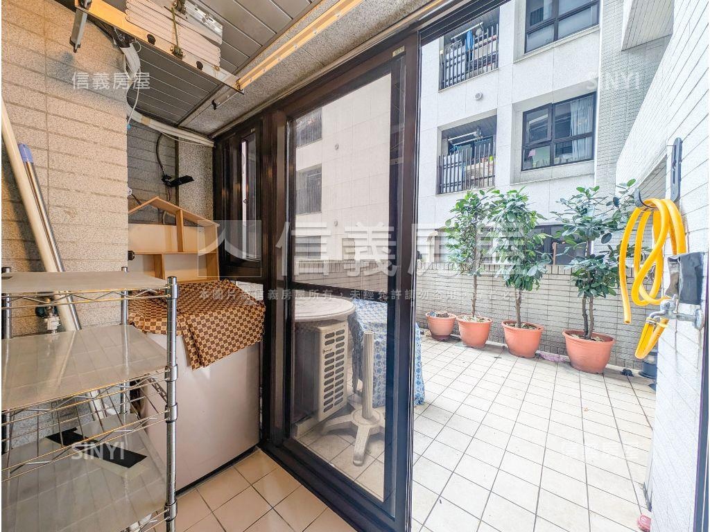 近捷運低總露臺美宅房屋室內格局與周邊環境