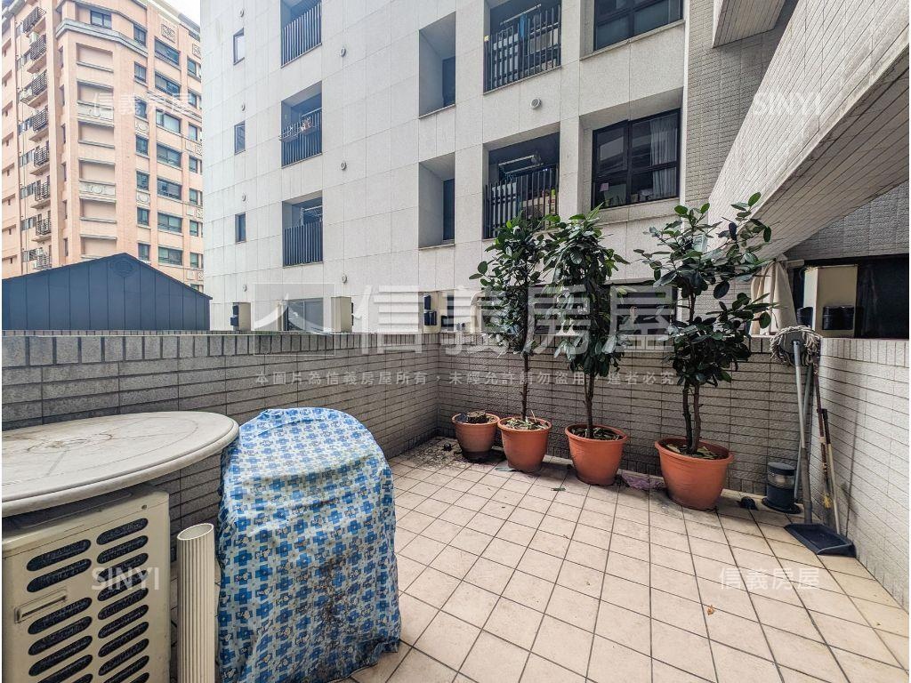 近捷運低總露臺美宅房屋室內格局與周邊環境