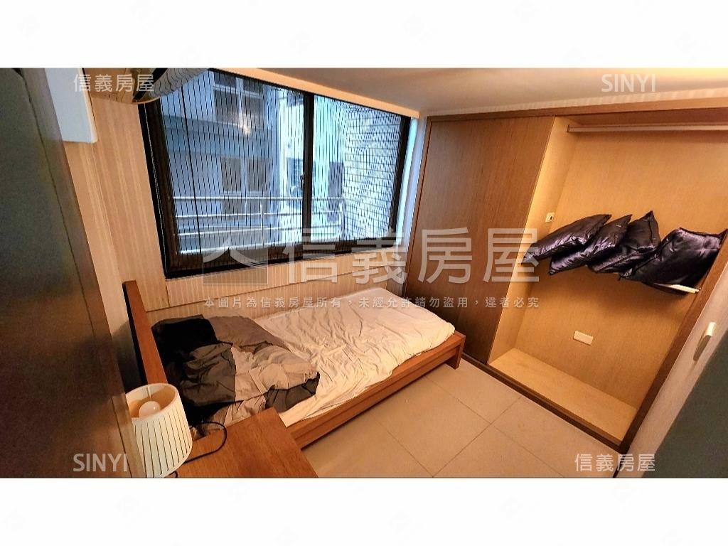 市府１０１高第附車位房屋室內格局與周邊環境