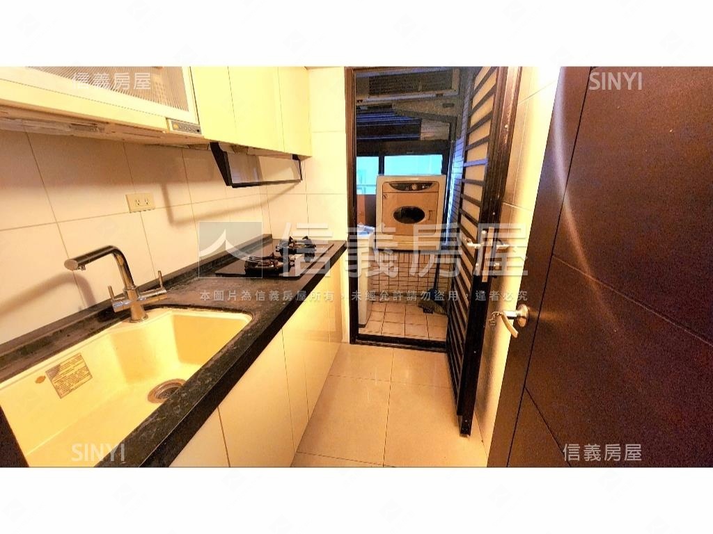 市府１０１高第附車位房屋室內格局與周邊環境