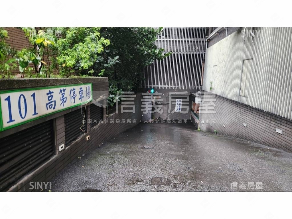 市府１０１高第附車位房屋室內格局與周邊環境