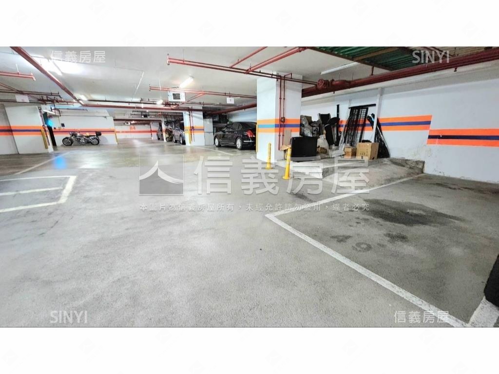 市府１０１高第附車位房屋室內格局與周邊環境