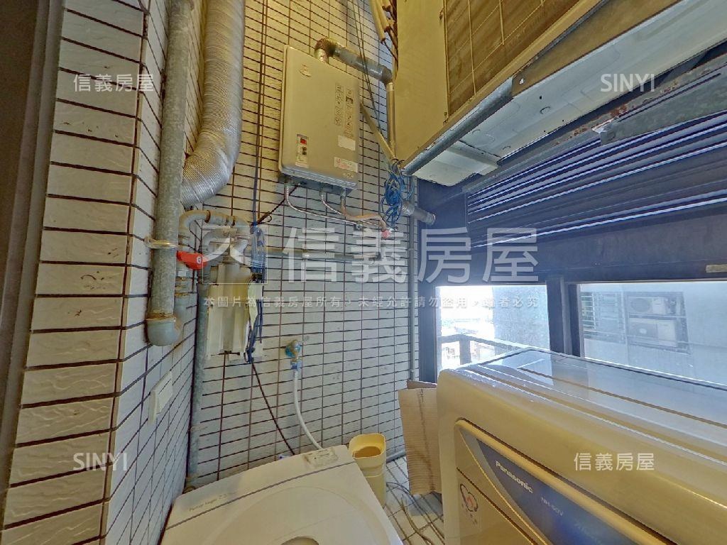 市府捷運８樓附車位房屋室內格局與周邊環境
