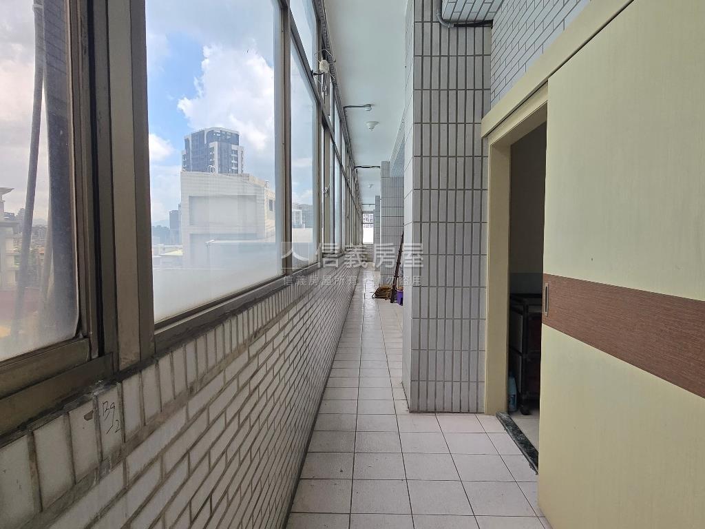 板橋世貿稀有商辦釋出房屋室內格局與周邊環境
