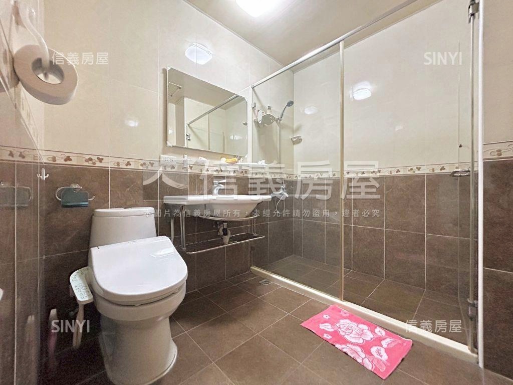 近巨城敦煌４房車位視野戶房屋室內格局與周邊環境