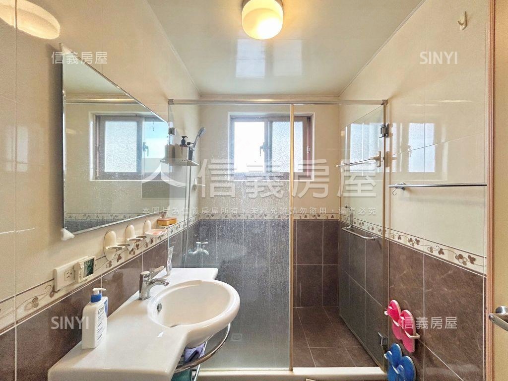 近巨城敦煌４房車位視野戶房屋室內格局與周邊環境