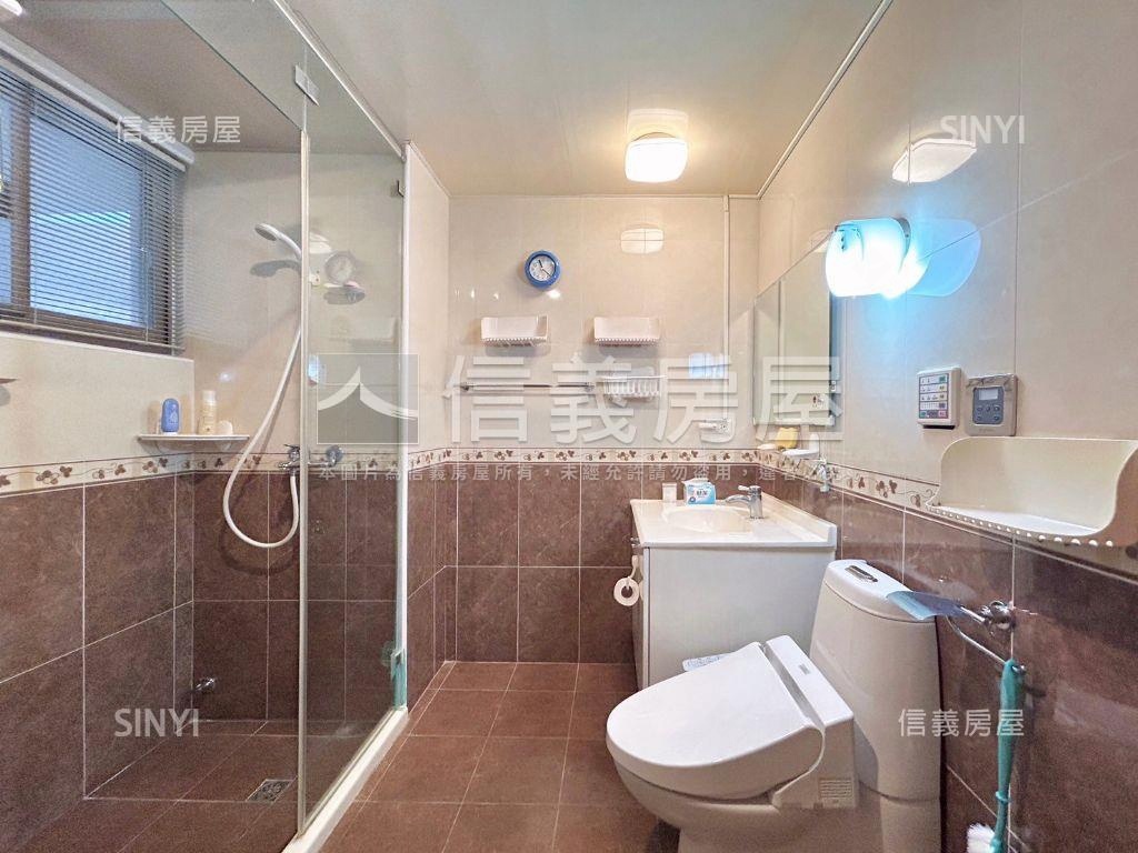 近巨城敦煌４房車位視野戶房屋室內格局與周邊環境