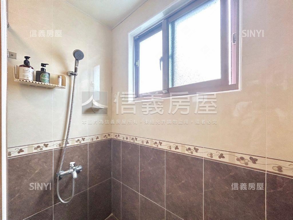 近巨城敦煌４房車位視野戶房屋室內格局與周邊環境