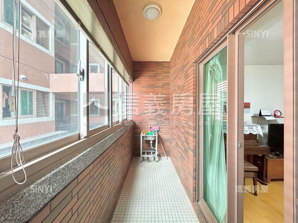 近巨城敦煌４房車位視野戶房屋室內格局與周邊環境