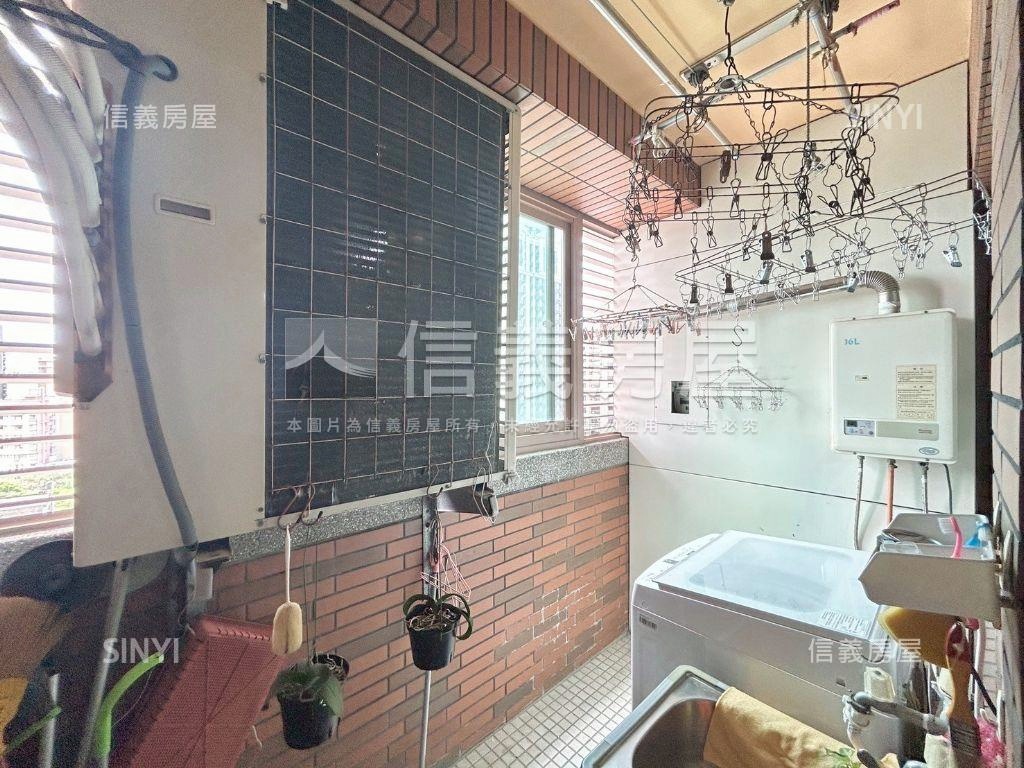 近巨城敦煌４房車位視野戶房屋室內格局與周邊環境