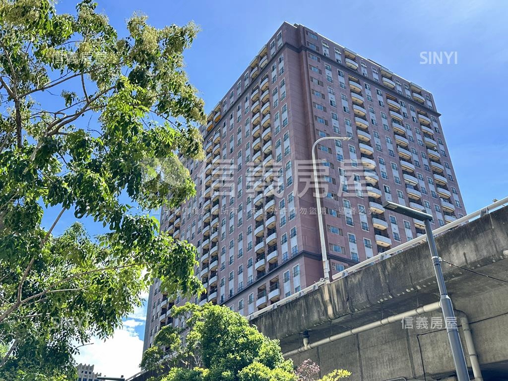 近巨城敦煌４房車位視野戶房屋室內格局與周邊環境