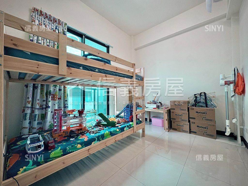 近南科｜輕裝簡約雙車美墅房屋室內格局與周邊環境