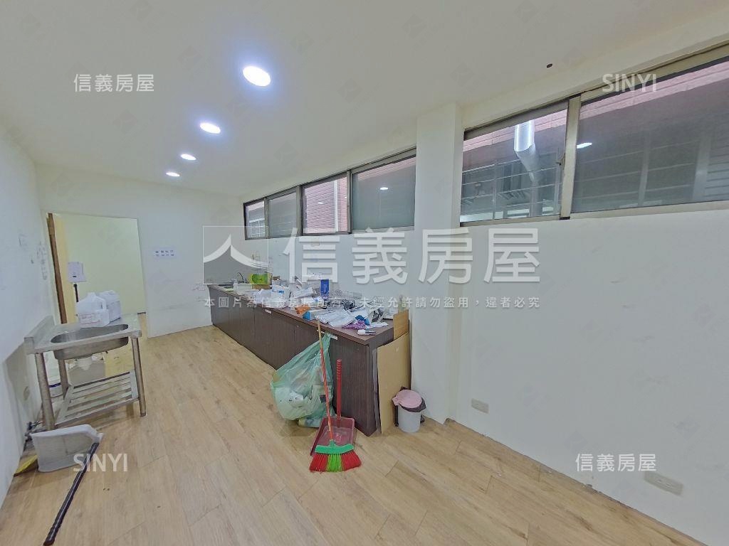 正文化二路大店面房屋室內格局與周邊環境