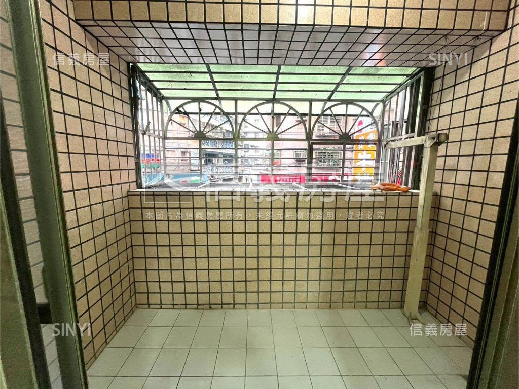 長安大街電梯三房房屋室內格局與周邊環境