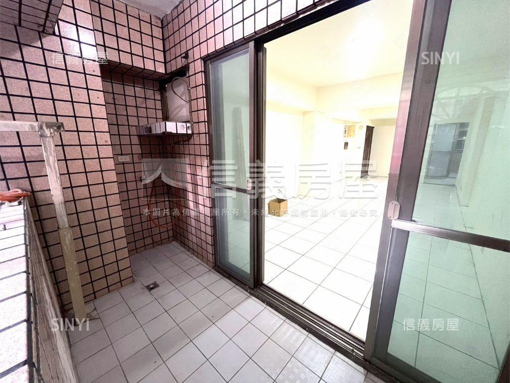 長安大街電梯三房房屋室內格局與周邊環境