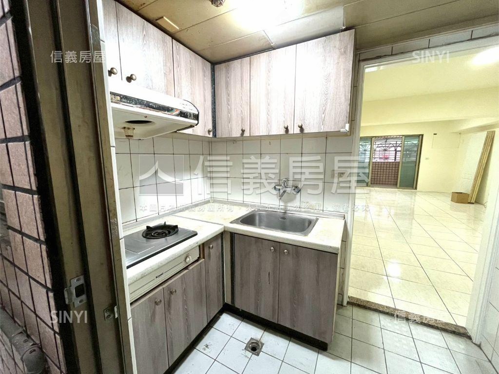 長安大街電梯三房房屋室內格局與周邊環境