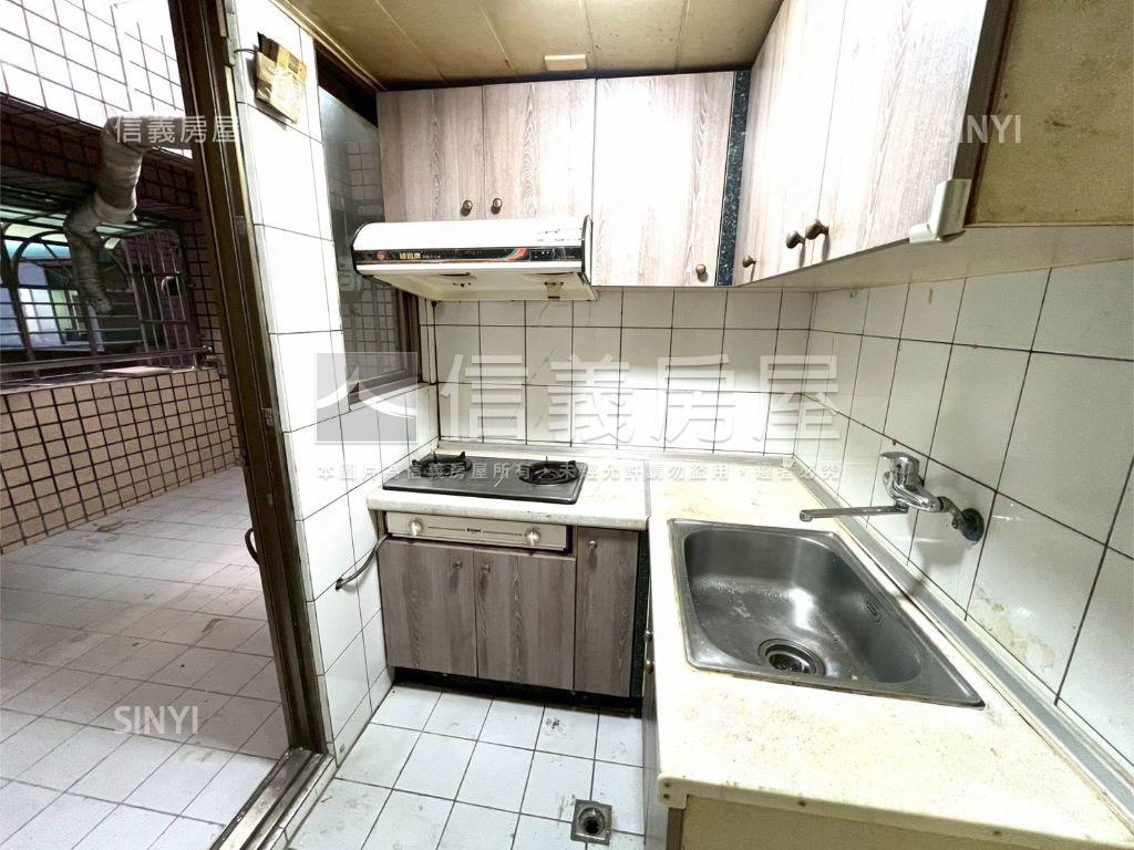 長安大街電梯三房房屋室內格局與周邊環境