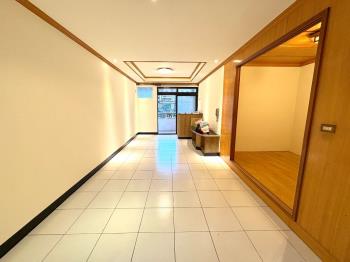 明亮典雅方正三樓