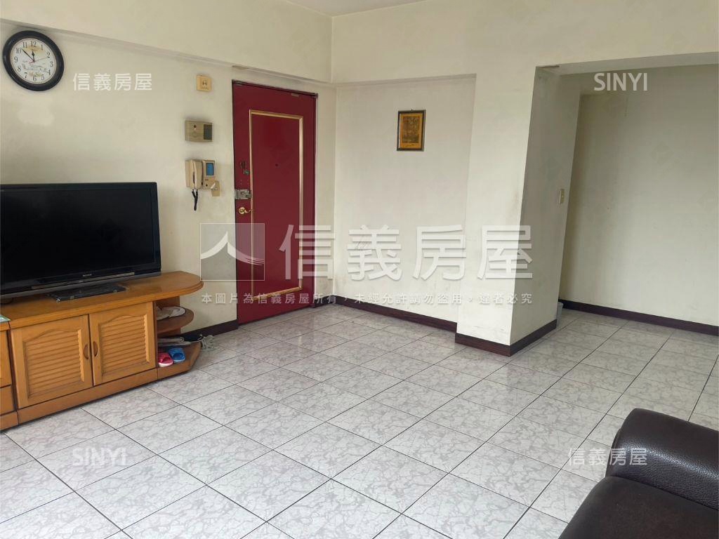 河岸邊間景觀三房房屋室內格局與周邊環境