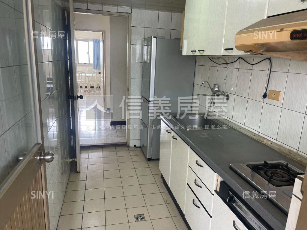 河岸邊間景觀三房房屋室內格局與周邊環境