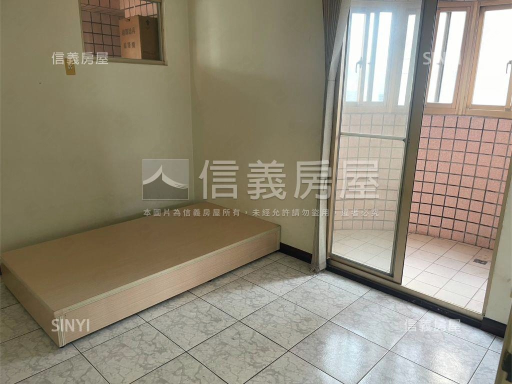 河岸邊間景觀三房房屋室內格局與周邊環境