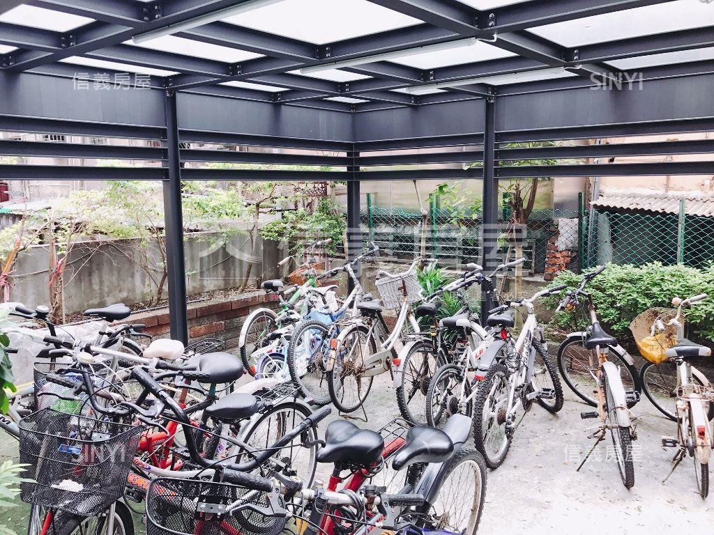 河岸邊間景觀三房房屋室內格局與周邊環境