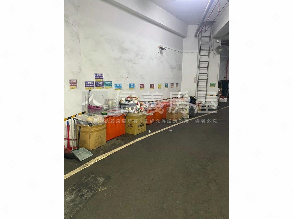 河岸邊間景觀三房房屋室內格局與周邊環境