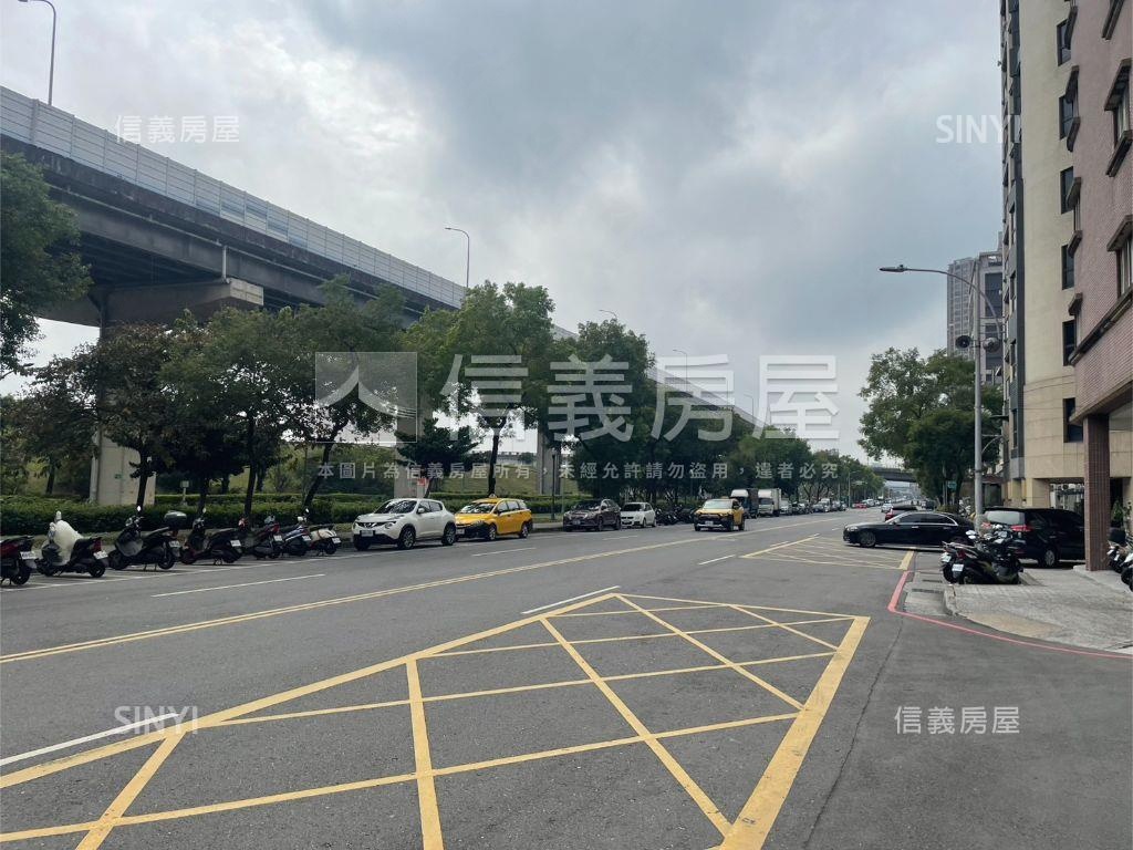 河岸邊間景觀三房房屋室內格局與周邊環境