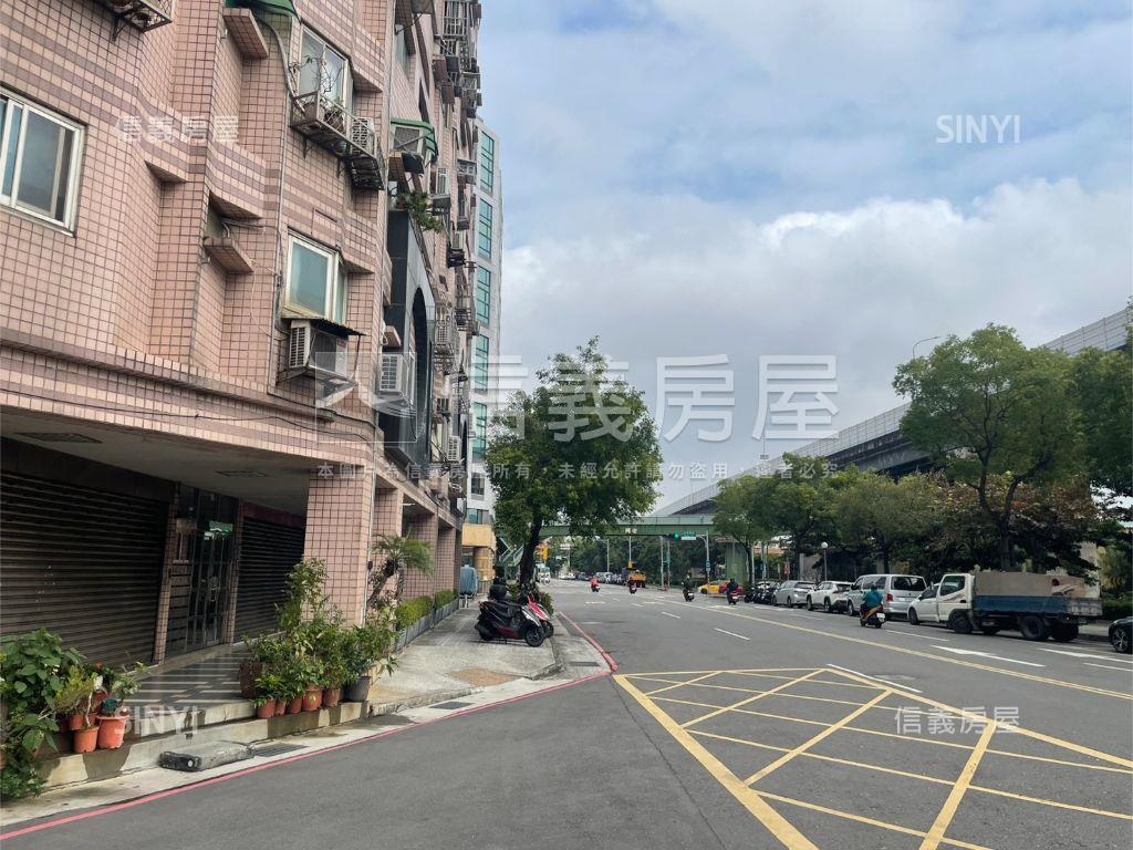 河岸邊間景觀三房房屋室內格局與周邊環境