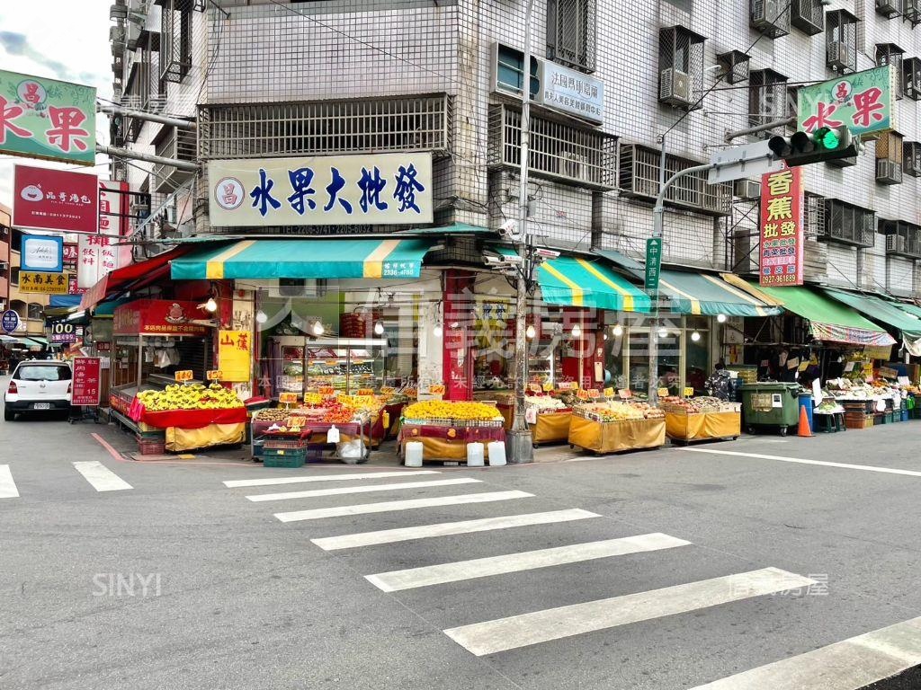 近捷運兩房車位房屋室內格局與周邊環境