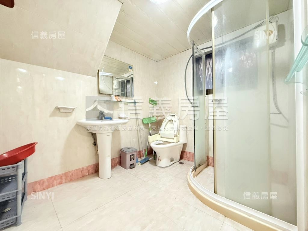 凱旋二路正路面寬透店房屋室內格局與周邊環境