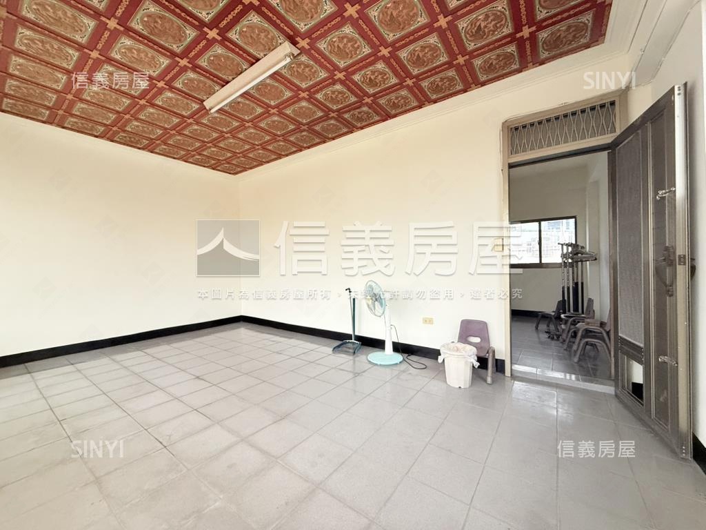 凱旋二路正路面寬透店房屋室內格局與周邊環境