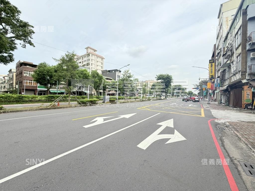 凱旋二路正路面寬透店房屋室內格局與周邊環境