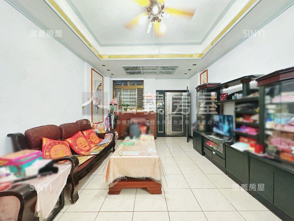 挑高方正大三房免爬房屋室內格局與周邊環境