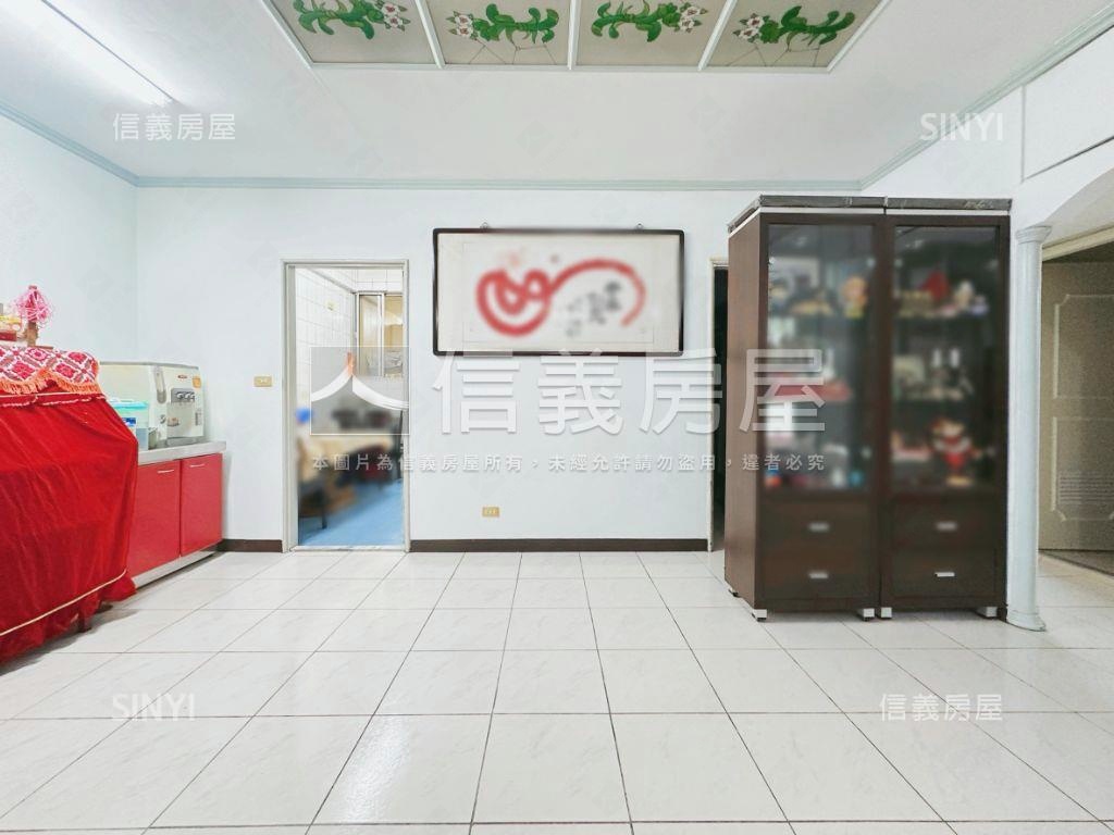 挑高方正大三房免爬房屋室內格局與周邊環境