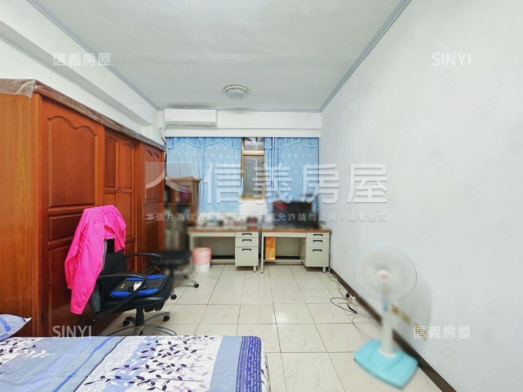 挑高方正大三房免爬房屋室內格局與周邊環境