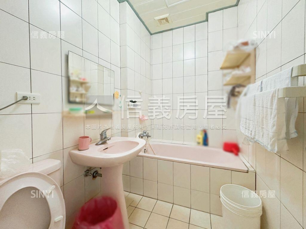挑高方正大三房免爬房屋室內格局與周邊環境