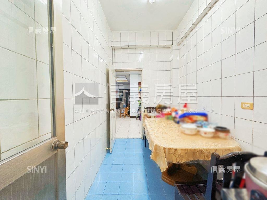 挑高方正大三房免爬房屋室內格局與周邊環境