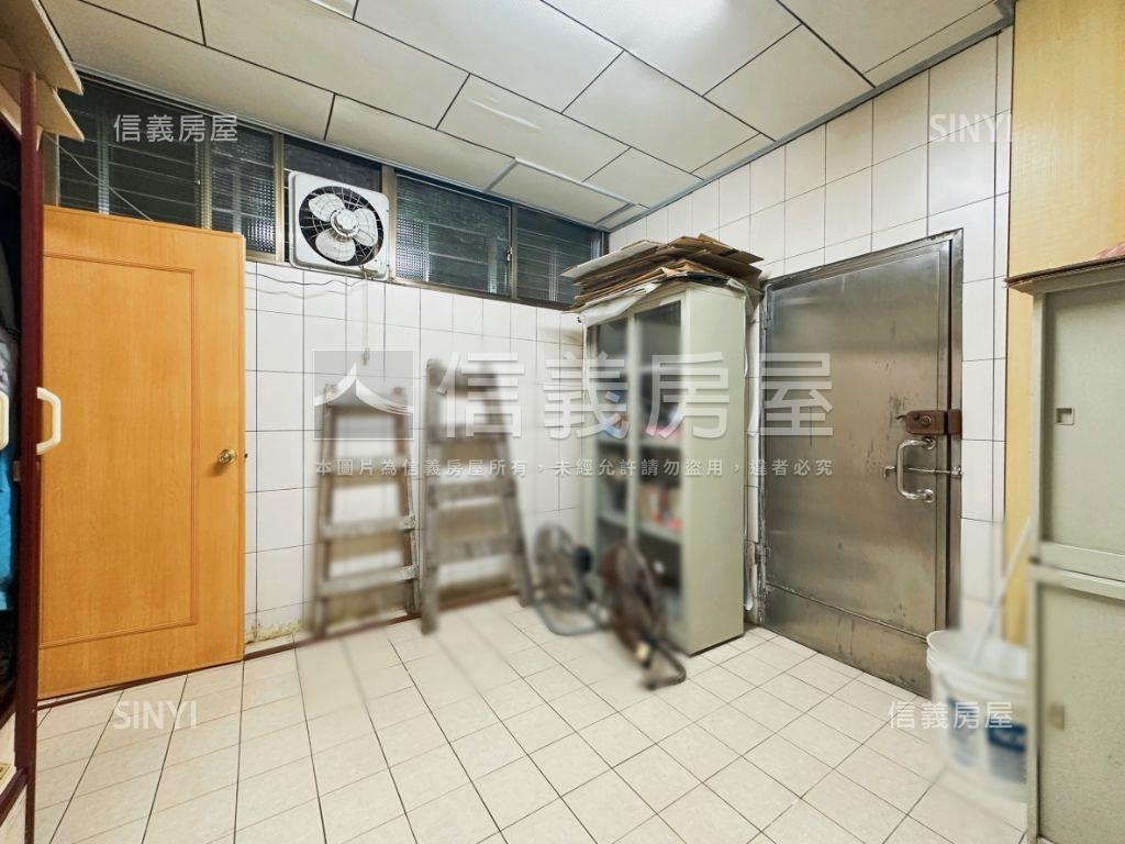 挑高方正大三房免爬房屋室內格局與周邊環境