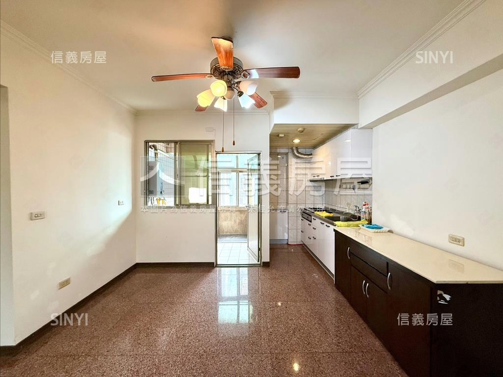 土城家樂福採光大三房車位房屋室內格局與周邊環境