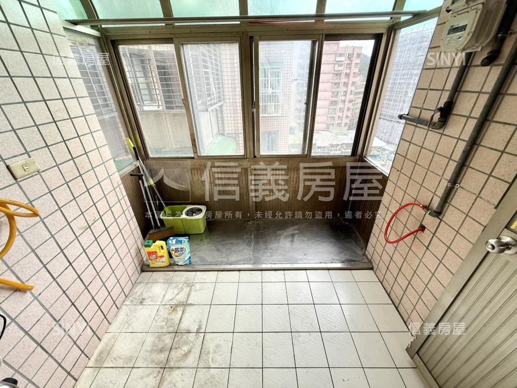 土城家樂福採光大三房車位房屋室內格局與周邊環境