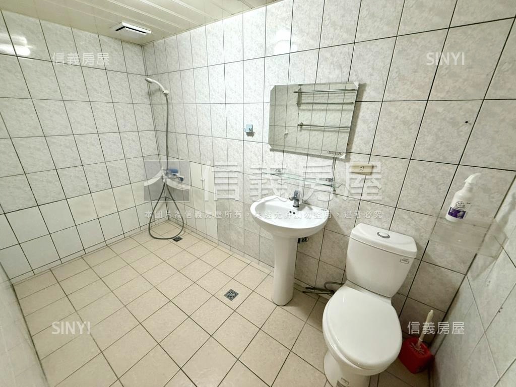 土城家樂福採光大三房車位房屋室內格局與周邊環境